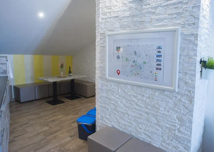 Amazing Attic Max 10 People With Parking & Wifi, Near To 3 Tram Lines And To The Metro - Well Connected To Airports And To The Train Station