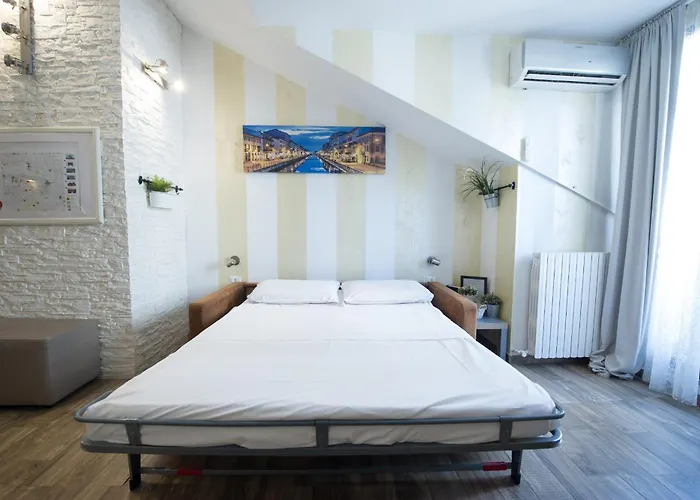 Amazing Attic Max 10 People With Parking & Wifi, Near To 3 Tram Lines And To The Metro - Well Connected To Airports And To The Train Station Διαμέρισμα Μιλάνο