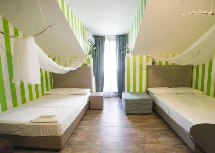 Apartment Amazing Attic Max 10 People With Parking & Wifi, Near To 3 Tram Lines And To The Metro - Well Connected To Airports And To The Train Station Milan