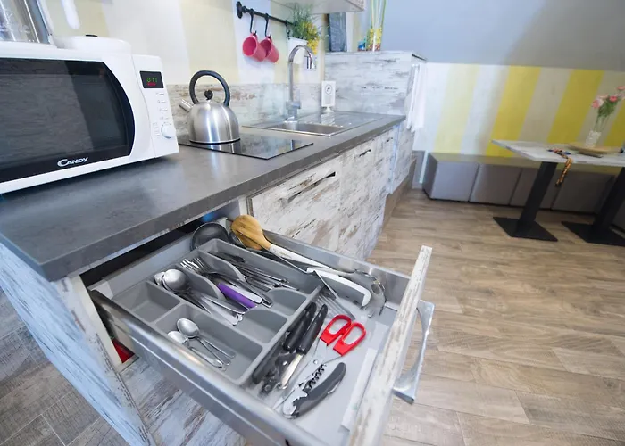 Amazing Attic Max 10 People With Parking & Wifi, Near To 3 Tram Lines And To The Metro - Well Connected To Airports And To The Train Station * Μιλάνο