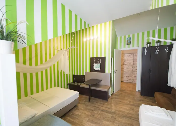 Apartmán Amazing Attic Max 10 People With Parking & Wifi, Near To 3 Tram Lines And To The Metro - Well Connected To Airports And To The Train Station