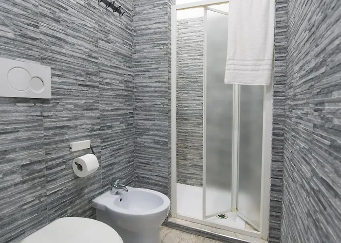 Amazing Attic Max 10 People With Parking & Wifi, Near To 3 Tram Lines And To The Metro - Well Connected To Airports And To The Train Station *