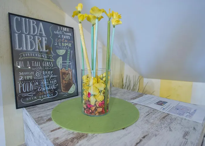 Amazing Attic Max 10 People With Parking & Wifi, Near To 3 Tram Lines And To The Metro - Well Connected To Airports And To The Train Station * Μιλάνο