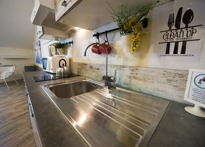 Apartmán Amazing Attic Max 10 People With Parking & Wifi, Near To 3 Tram Lines And To The Metro - Well Connected To Airports And To The Train Station