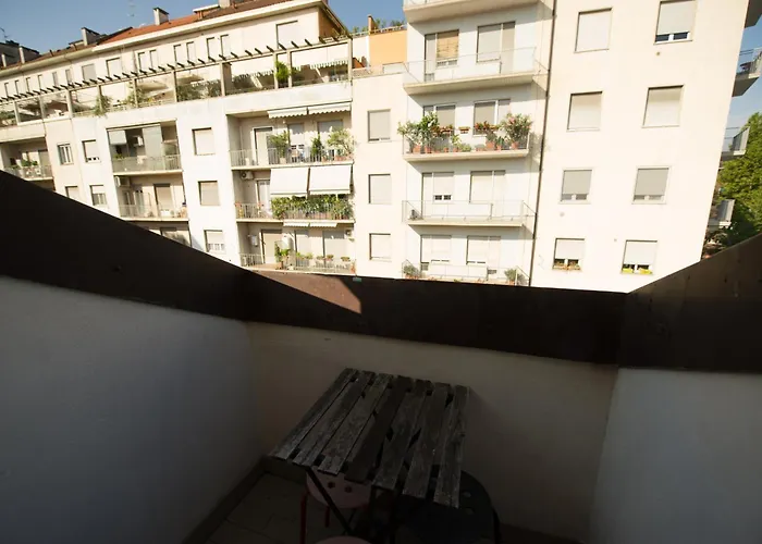 Amazing Attic Max 10 People With Parking & Wifi, Near To 3 Tram Lines And To The Metro - Well Connected To Airports And To The Train Station