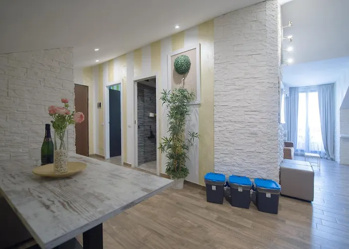 Amazing Attic Max 10 People With Parking & Wifi, Near To 3 Tram Lines And To The Metro - Well Connected To Airports And To The Train Station Μιλάνο