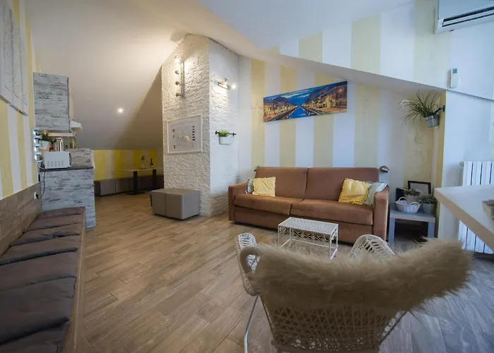 Amazing Attic Max 10 People With Parking & Wifi, Near To 3 Tram Lines And To The Metro - Well Connected To Airports And To The Train Station