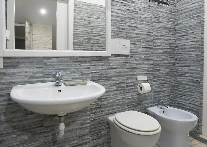 Amazing Attic Max 10 People With Parking & Wifi, Near To 3 Tram Lines And To The Metro - Well Connected To Airports And To The Train Station Διαμέρισμα