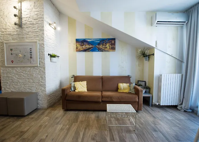 Apartmán Amazing Attic Max 10 People With Parking & Wifi, Near To 3 Tram Lines And To The Metro - Well Connected To Airports And To The Train Station *