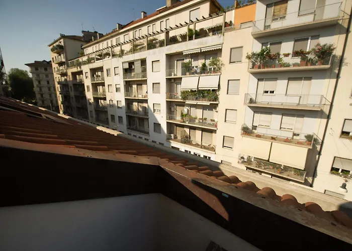 Amazing Attic Max 10 People With Parking & Wifi, Near To 3 Tram Lines And To The Metro - Well Connected To Airports And To The Train Station Μιλάνο