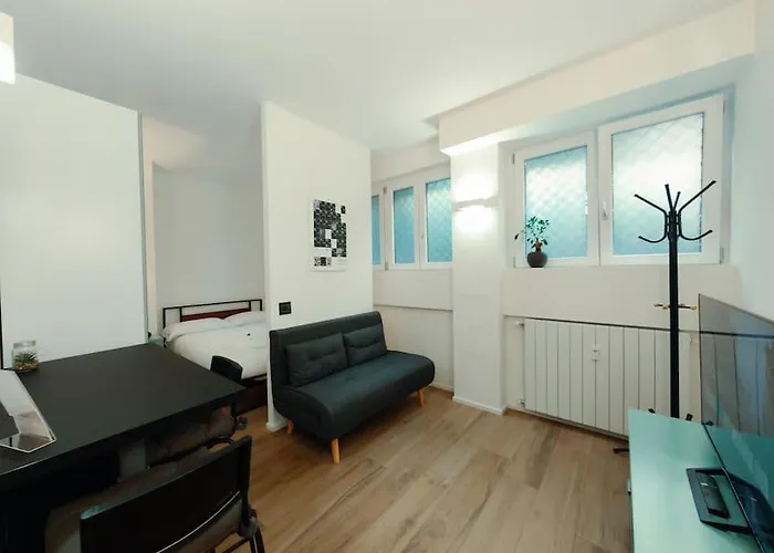 Carlo - 15 Min From Duomo