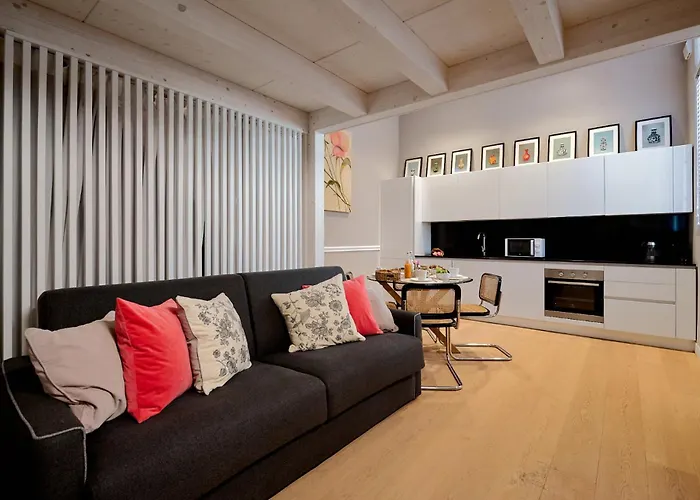 Style Loft In Great Location