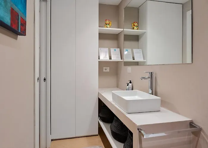 Style Loft In Great Location