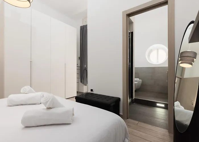 아파트 I Prime Location I Metro At Your Door, Duomo In 15 Min! 밀라노