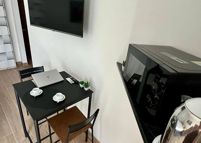 Moderno Ed Elegante Loft Con Balcone Milan