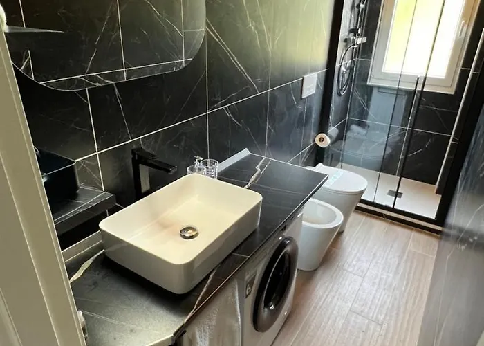 Moderno Ed Elegante Loft Con Balcone