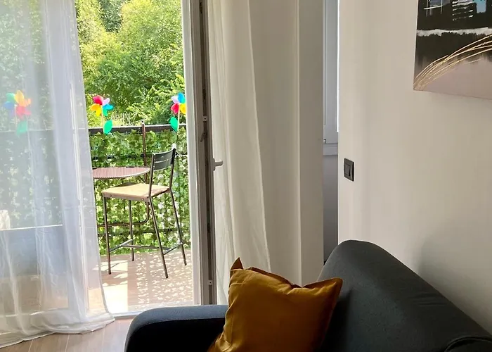 Moderno Ed Elegante Loft Con Balcone Milan