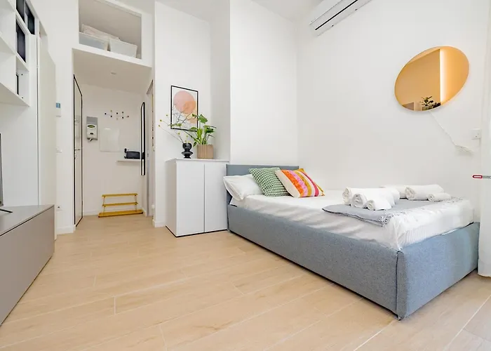Comfy & Chic Near Universita Iulm & Famagosta-ideal For Work