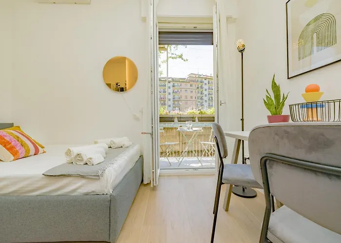 Apartment Comfy & Chic Near Universita Iulm & Famagosta-ideal For Work *