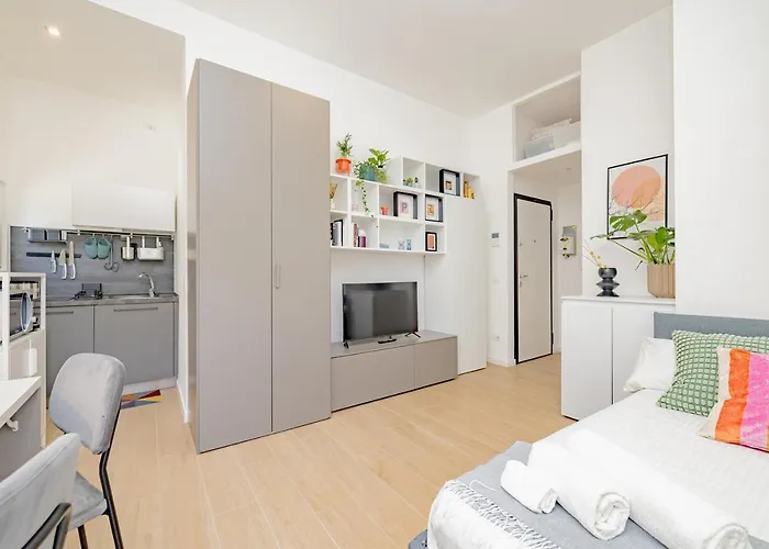 Comfy & Chic Near Universita Iulm & Famagosta-ideal For Work Apartment