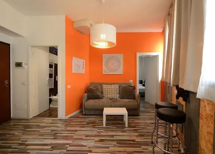 Argento, Bright Flat In The Center, 7 Guests, Parking & Wifi, Near To 3 Tram Lines And The Metro - Well Connected To Airports And To The Train Station شقة *