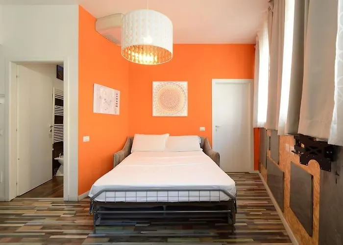 Argento, Bright Flat In The Center, 7 Guests, Parking & Wifi, Near To 3 Tram Lines And The Metro - Well Connected To Airports And To The Train Station דירה *