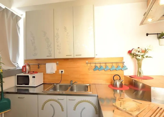 דירה Argento, Bright Flat In The Center, 7 Guests, Parking & Wifi, Near To 3 Tram Lines And The Metro - Well Connected To Airports And To The Train Station *