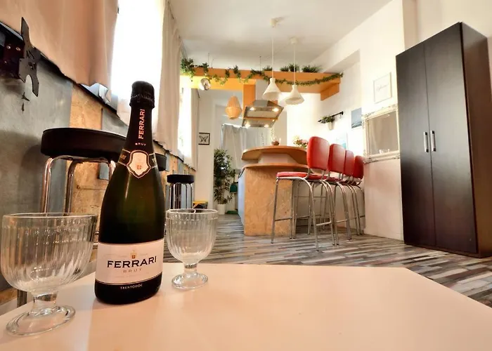 Argento, Bright Flat In The Center, 7 Guests, Parking & Wifi, Near To 3 Tram Lines And The Metro - Well Connected To Airports And To The Train Station * מילאנו