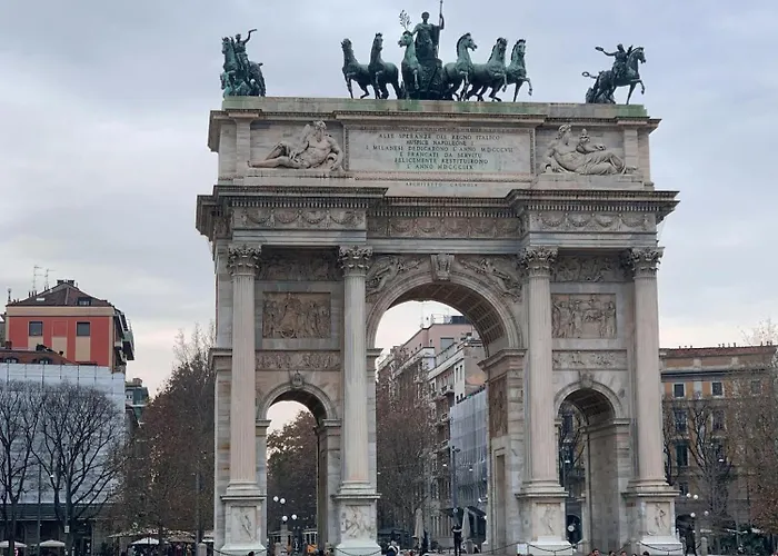 Bellissimo Mini A Tema Bandiera Italiana, Potente Wi-fi, 3 Linee Metropolitane Dietro Casa, Collegato Direttamente Con Aeroporto Di Malpensa E Rho Fiera Mailand