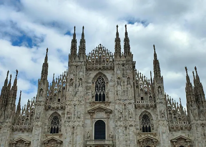 Bellissimo Mini A Tema Bandiera Italiana, Potente Wi-fi, 3 Linee Metropolitane Dietro Casa, Collegato Direttamente Con Aeroporto Di Malpensa E Rho Fiera Mailand