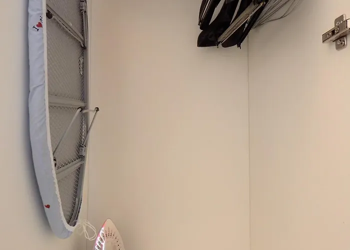 Bellissimo Mini A Tema Bandiera Italiana, Potente Wi-fi, 3 Linee Metropolitane Dietro Casa, Collegato Direttamente Con Aeroporto Di Malpensa E Rho Fiera Mailand