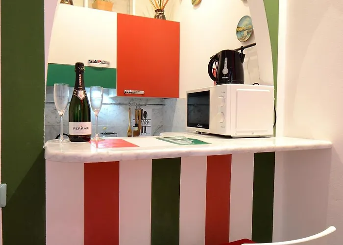 Bellissimo Mini A Tema Bandiera Italiana, Potente Wi-fi, 3 Linee Metropolitane Dietro Casa, Collegato Direttamente Con Aeroporto Di Malpensa E Rho Fiera