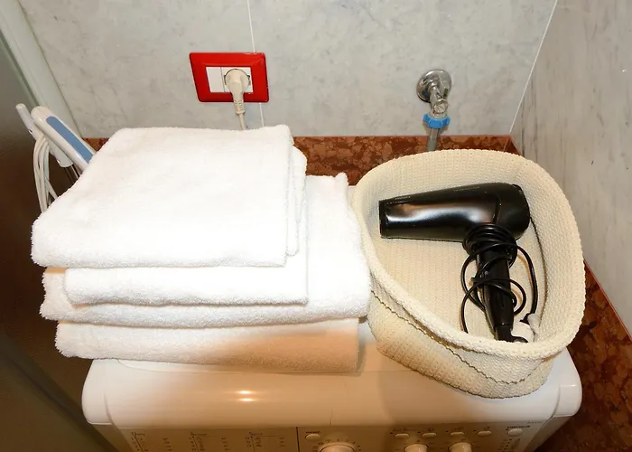 Bellissimo Mini A Tema Bandiera Italiana, Potente Wi-fi, 3 Linee Metropolitane Dietro Casa, Collegato Direttamente Con Aeroporto Di Malpensa E Rho Fiera * Mailand