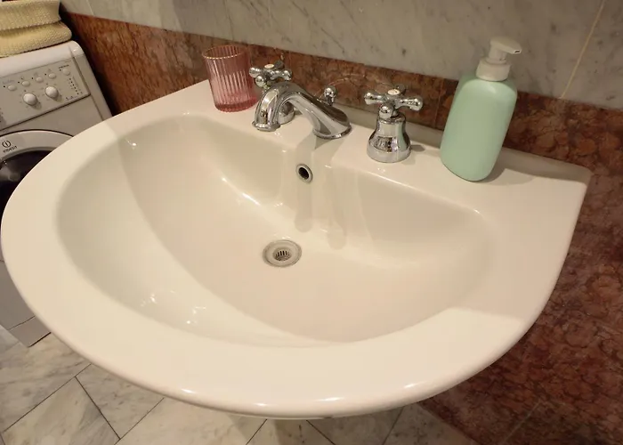 Bellissimo Mini A Tema Bandiera Italiana, Potente Wi-fi, 3 Linee Metropolitane Dietro Casa, Collegato Direttamente Con Aeroporto Di Malpensa E Rho Fiera *