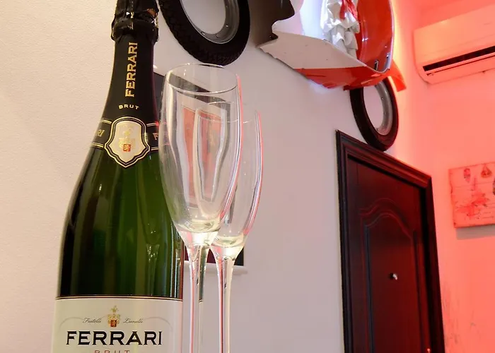 Apartment Bellissimo Mini A Tema Bandiera Italiana, Potente Wi-fi, 3 Linee Metropolitane Dietro Casa, Collegato Direttamente Con Aeroporto Di Malpensa E Rho Fiera