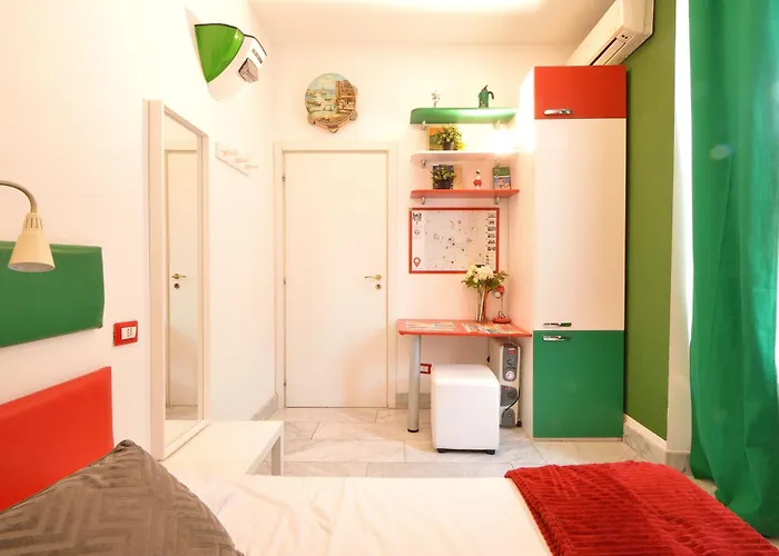 Apartment Bellissimo Mini A Tema Bandiera Italiana, Potente Wi-fi, 3 Linee Metropolitane Dietro Casa, Collegato Direttamente Con Aeroporto Di Malpensa E Rho Fiera *