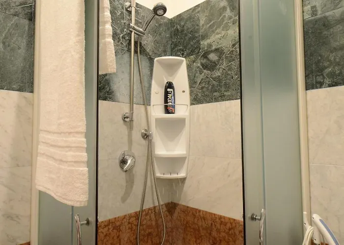 Apartment Bellissimo Mini A Tema Bandiera Italiana, Potente Wi-fi, 3 Linee Metropolitane Dietro Casa, Collegato Direttamente Con Aeroporto Di Malpensa E Rho Fiera