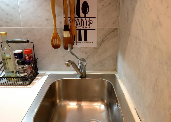 Bellissimo Mini A Tema Bandiera Italiana, Potente Wi-fi, 3 Linee Metropolitane Dietro Casa, Collegato Direttamente Con Aeroporto Di Malpensa E Rho Fiera Lägenhet *