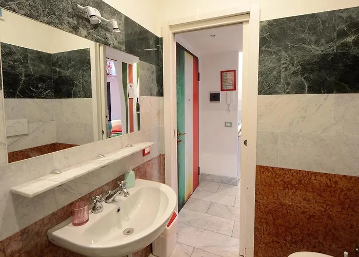 Bellissimo Mini A Tema Bandiera Italiana, Potente Wi-fi, 3 Linee Metropolitane Dietro Casa, Collegato Direttamente Con Aeroporto Di Malpensa E Rho Fiera * Mailand