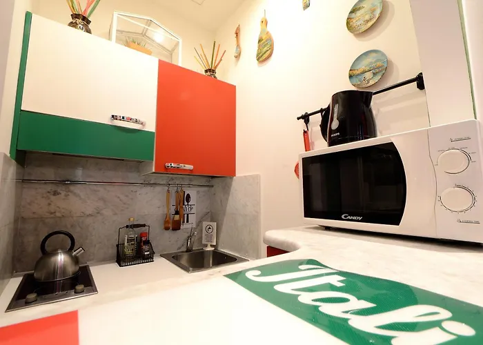 Bellissimo Mini A Tema Bandiera Italiana, Potente Wi-fi, 3 Linee Metropolitane Dietro Casa, Collegato Direttamente Con Aeroporto Di Malpensa E Rho Fiera Apartmán Milán