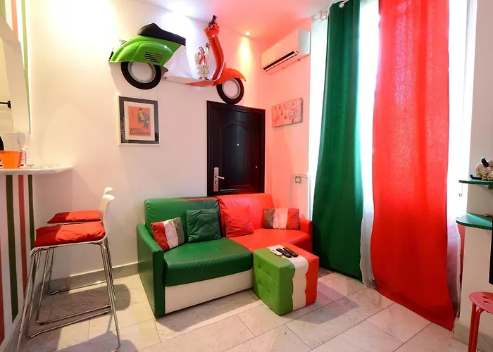 Bellissimo Mini A Tema Bandiera Italiana, Potente Wi-fi, 3 Linee Metropolitane Dietro Casa, Collegato Direttamente Con Aeroporto Di Malpensa E Rho Fiera Lägenhet