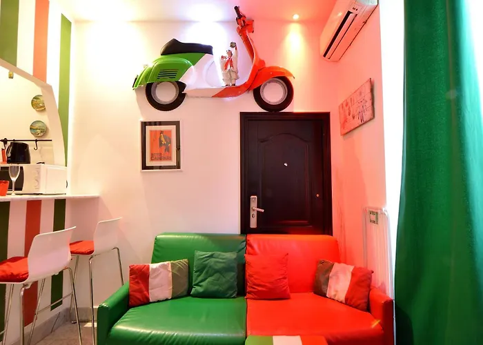 Bellissimo Mini A Tema Bandiera Italiana, Potente Wi-fi, 3 Linee Metropolitane Dietro Casa, Collegato Direttamente Con Aeroporto Di Malpensa E Rho Fiera Mailand