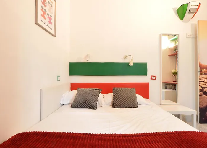 Bellissimo Mini A Tema Bandiera Italiana, Potente Wi-fi, 3 Linee Metropolitane Dietro Casa, Collegato Direttamente Con Aeroporto Di Malpensa E Rho Fiera Lägenhet *