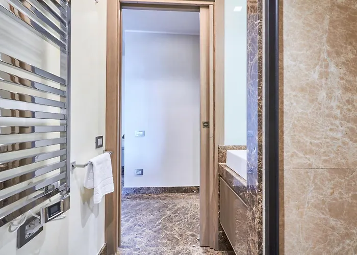 Easylife - - Menotti 2a - Porta Venezia * Milánó