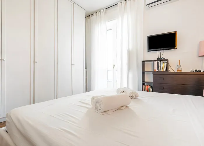 Guesthost - Forlanini M4 Modern With Balconies Apartament *