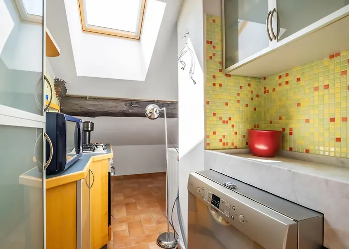 Bright Garibaldi & Moscova Apartment *