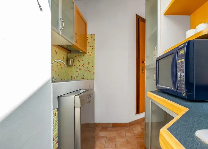 Bright Garibaldi & Moscova Apartment