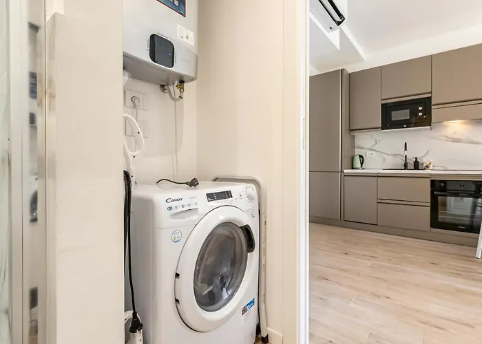 Guesthost - Charming 230m From Isola M5 Lejlighed