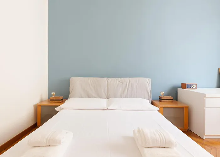 Guesthost - Porta Ticinese - Modern Appartamento *