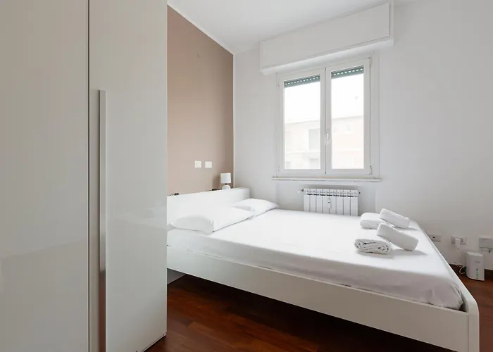 Guesthost - Lorenteggio Gelsomini Cozy アパート ミラノ